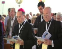l'Arcivescono Mons. Giovanni Battista Pichierri e il Vicario Generale Mons. Savino Giannotti